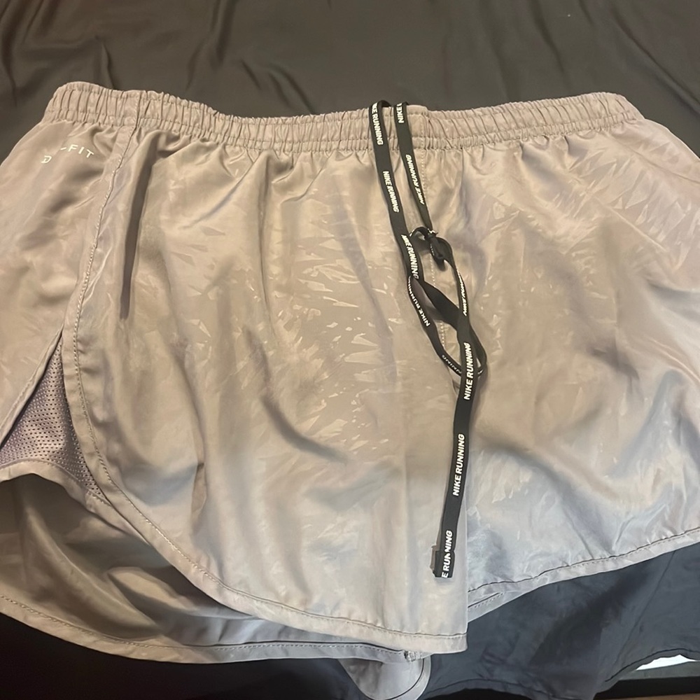 nike running shorts w a pocket